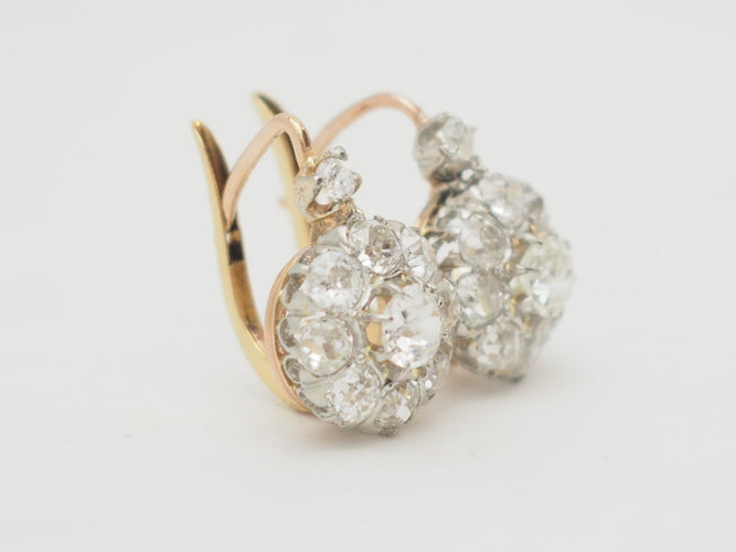 Boucles d'oreilles Boucles d'oreilles dormeuses marguerite en or jaune, platine et diamants 58 Facettes 33836