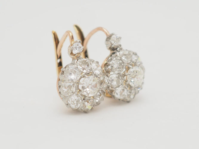 Boucles d'oreilles Boucles d'oreilles dormeuses marguerite en or jaune, platine et diamants 58 Facettes 33836