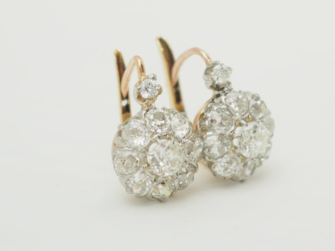 Boucles d'oreilles Boucles d'oreilles dormeuses marguerite en or jaune, platine et diamants 58 Facettes 33836