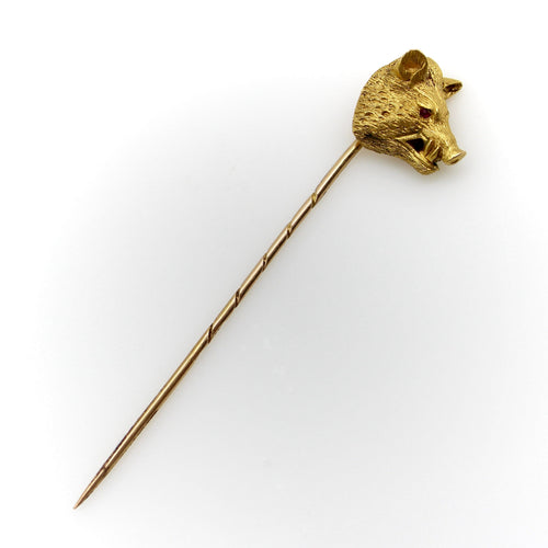 Époque victorienne - Épingle à cravate sanglier en or 14K et rubis 58 Facettes