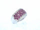 Bague 54 Bague pavée en or blanc, diamants naturels et rubis 58 Facettes 2383