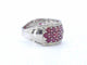 Bague 54 Bague pavée en or blanc, diamants naturels et rubis 58 Facettes 2383