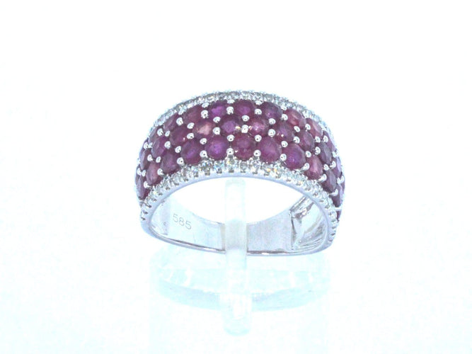 Bague 54 Bague pavée en or blanc, diamants naturels et rubis 58 Facettes 2383