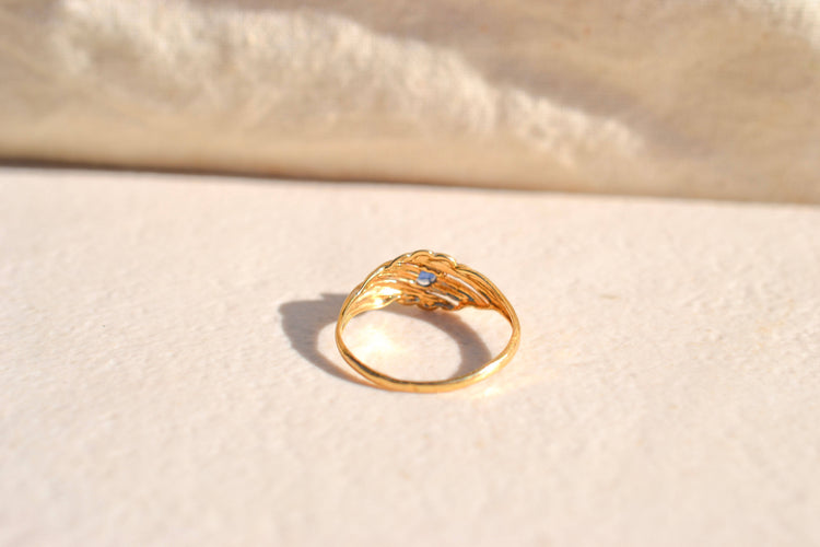 https://cdn.shopify.com/s/files/1/0963/7950/2920/files/bague-vintage-ancienne-deux-ors-art-nouveau.jpg?v=1790331759