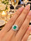 Bague 57 Bague en platine, émeraude et halo de diamants 58 Facettes 50531