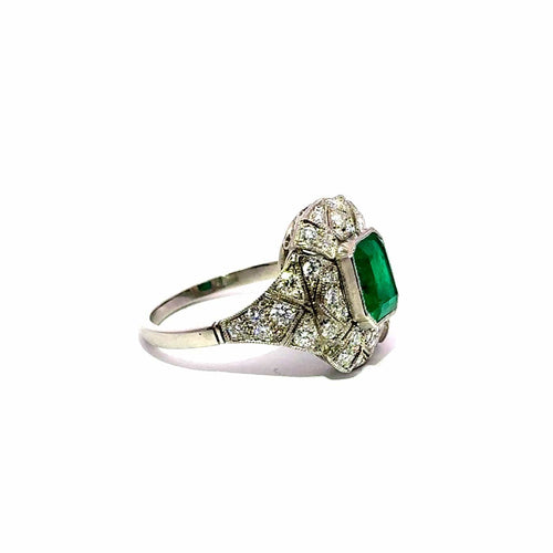 Bague 57 Bague en platine, émeraude et halo de diamants 58 Facettes 50531