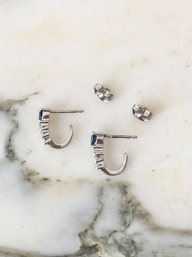 Boucles d'oreilles Boucles d’oreilles en or blanc 18k, saphirs et diamants 58 Facettes 293