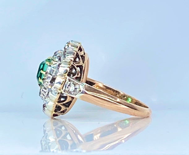 Bague 45 Bague marguerite en or 18 carats, émeraude et diamants 58 Facettes AB742
