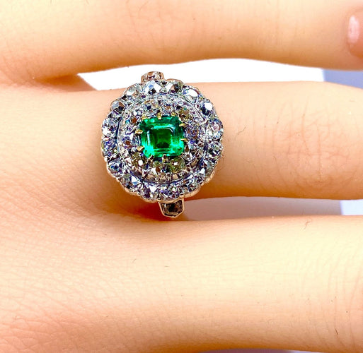 Bague 45 Bague marguerite en or 18 carats, émeraude et diamants 58 Facettes AB742