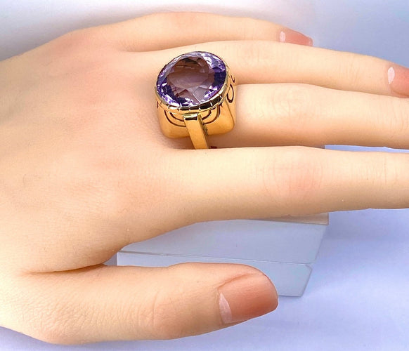 Bague 57 Bague en or jaune 18 carats et améthyste 32 carats 58 Facettes AB744