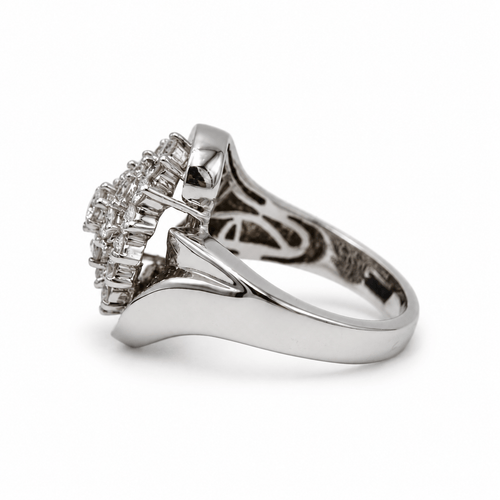 Bague 50 Bague cocktail en or blanc 750 et diamants 58 Facettes 260227R