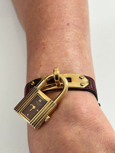 Montre Hermès Kelly - Montre femme quartz à cadran rouge 58 Facettes LV180