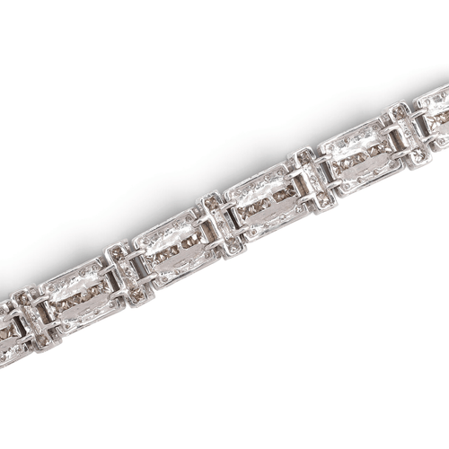 Bracelet Bracelet moderne du XXIe siècle en or 18k et diamants 58 Facettes E67