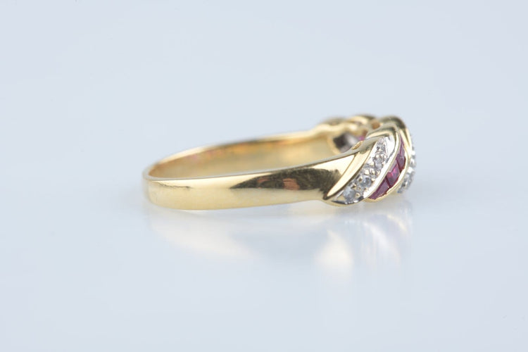 Bague 49.5 Bague en or jaune 18K, rubis et diamants 0,50 ct 58 Facettes BGRUBDIAM78-107