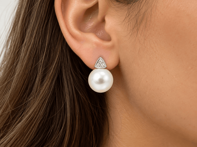 Boucles d'oreilles Boucles d’oreilles en or blanc 18K, perles australiennes et diamants 58 Facettes 32161