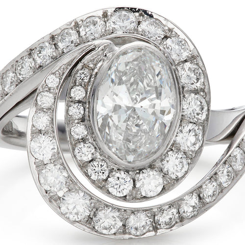 Bague 49 Bague contemporaine en platine, entourage de diamants, 1,77 ct, vers 2021 58 Facettes VI-0016