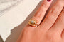 https://cdn.shopify.com/s/files/1/0963/7950/2920/files/bague-tank-ornee-d-un-diamant-central-bague-de-seconde-main.jpg?v=1790673229