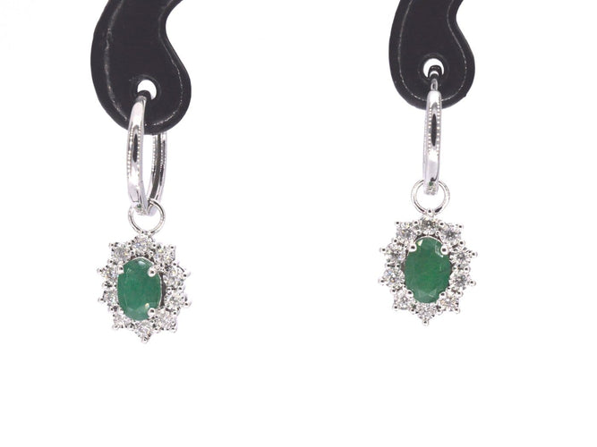 Boucles d'oreilles Boucles d'oreilles pendantes en or blanc, diamants et émeraudes 58 Facettes 2386