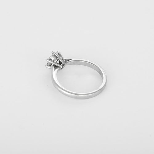 Bague 50 Bague solitaire en or blanc, platine et diamant 0,75 ct 58 Facettes B260497