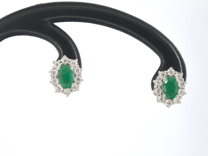 Boucles d'oreilles Boucles d'oreilles en or blanc 14 carats, diamants et émeraudes 58 Facettes 2396