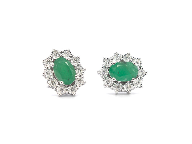 Boucles d'oreilles Boucles d'oreilles en or blanc 14 carats, diamants et émeraudes 58 Facettes 2396