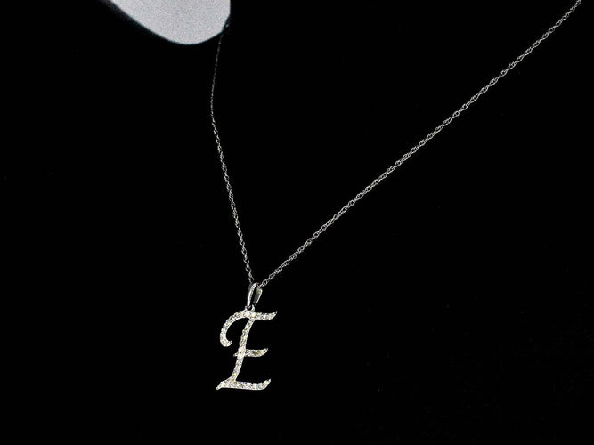 Pendentif Pendentif lettre E en or 14k et diamants naturels 58 Facettes 2406