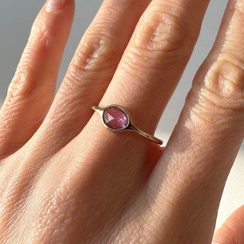pink-058ct-sapphire-ring-18k-gold-love-more-2.jpg