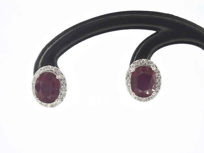 Boucles d'oreilles Boucles d'oreilles halo en or blanc, diamants et rubis 58 Facettes 2414
