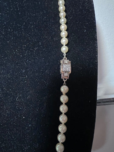 Collier Collier de 77 perles de culture, fermoir or gris et diamants 58 Facettes 884