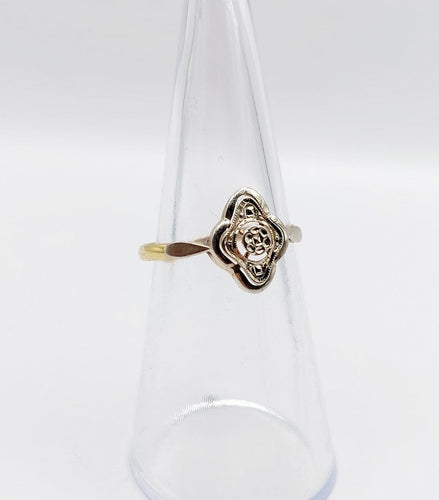 Bague 51 Bague Art déco en or 18k à fleur ciselée 58 Facettes A07880