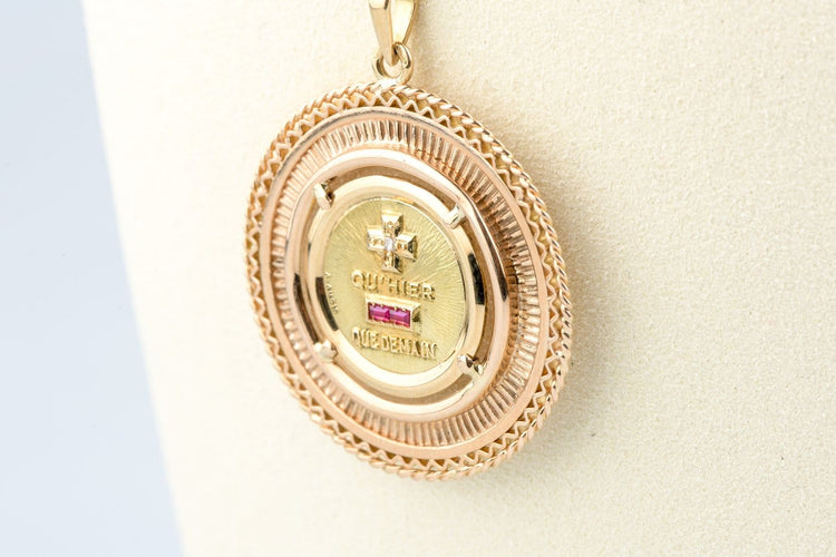 Pendentif Augis - Pendentif médaille d’amour en or jaune 18 carats et rubis 58 Facettes CL203652-107