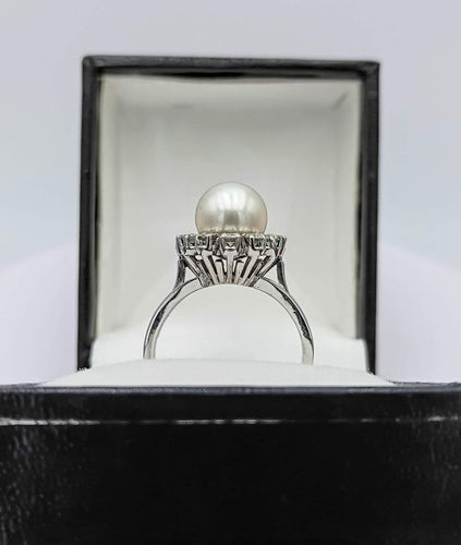18K-gold-pearl-and-diamond-ring-8.jpg