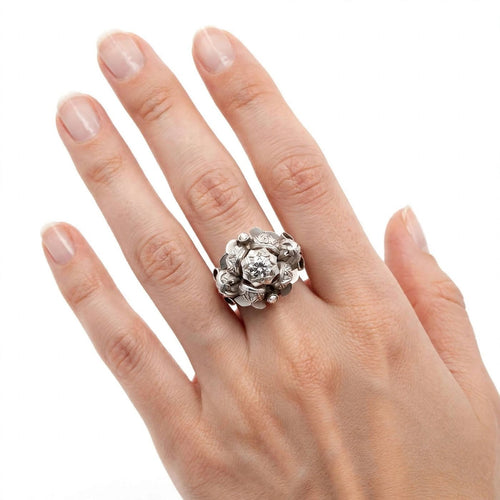 9c017c70-d896-4478-8904-802c72f2ab0e-genera-foto-indossata-su-mano-da-donna.jpg