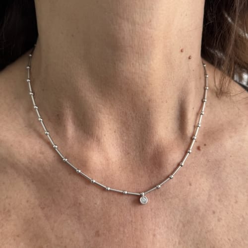 Collier Collier point de lumière avec diamant 0,10 ct en or blanc 18 carats 58 Facettes 36152