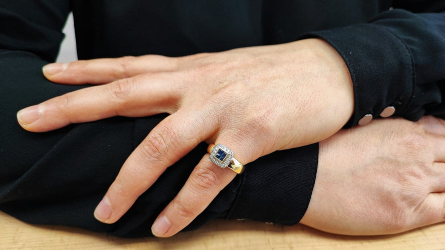 Bague 54 Bague jonc en or jaune, saphirs et diamants 58 Facettes DV-E.500