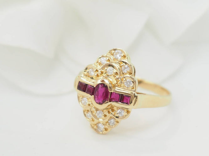 Bague 54 Bague marquise vintage en or jaune, rubis et diamants 58 Facettes 33457