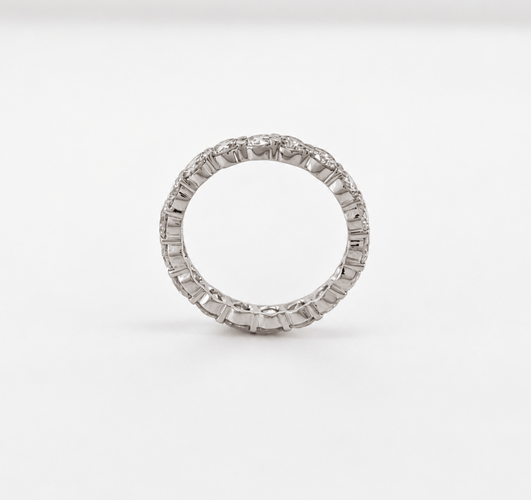 https://18carats.fr/wp-content/uploads/2026/10/38084-38533-Alliance-tour-complet-en-diamants.png
