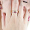 Bague 55 Bague en or jaune 18 kt, rubis baguette et diamants 58 Facettes 23631