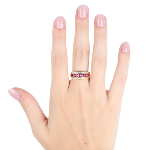 Bague 55 Bague en or jaune 18 kt, rubis baguette et diamants 58 Facettes 23631
