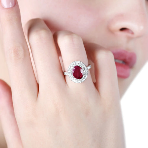 Bague 53 Bague en or 18 kt, rubis ovale et diamants 58 Facettes 23632