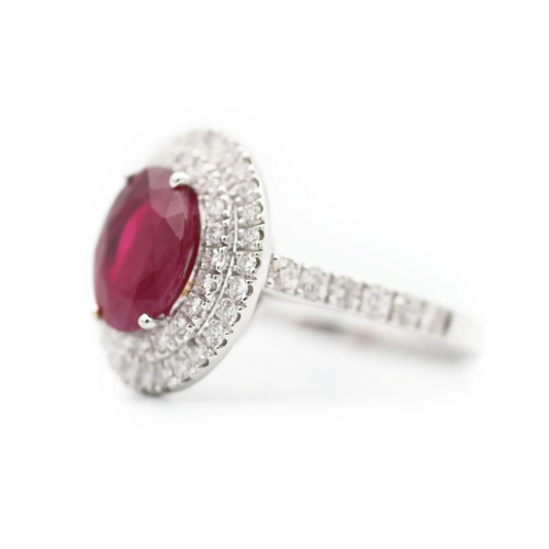 Bague 53 Bague en or 18 kt, rubis ovale et diamants 58 Facettes 23632