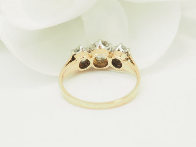 Bague 50.5 Bague ancienne trilogie en or jaune, platine et diamants 58 Facettes 33849