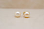 https://cdn.shopify.com/s/files/1/0963/7950/2920/files/puces-oreilles-vintage-or-jaune.jpg?v=1790950066