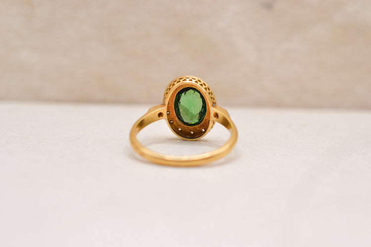 https://cdn.shopify.com/s/files/1/0963/7950/2920/files/bague-vintage-ornee-pierre-verre-vert.jpg?v=1790948866