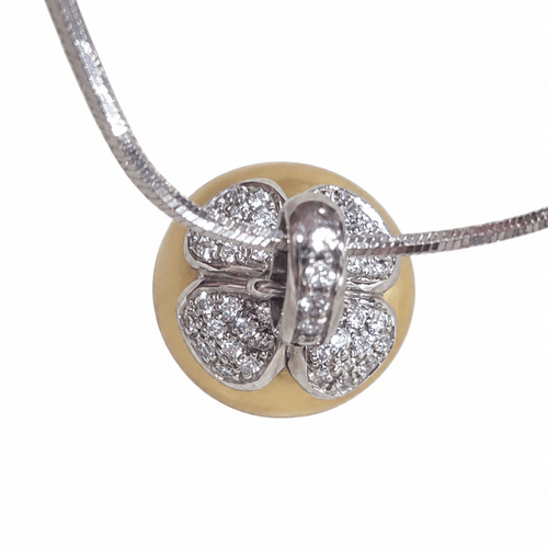Pendentif Pendentif en or blanc 18K, perle australienne dorée et diamants 58 Facettes CL181