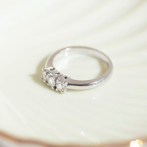 https://cdn.shopify.com/s/files/1/0442/6560/3235/files/Vintage-Trinity-Diamant-Ring-Honey-Jewelry-697.jpg?v=1791026637