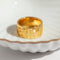 Bague 59 CADEAUX - Bague jonc vintage à motif floral en or jaune 18k 58 Facettes HJ062683