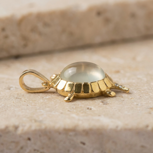 Pendentif Pendentif tortue vintage en or jaune 750, pierre de lune 58 Facettes HJ062672
