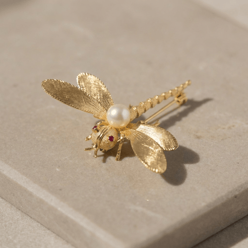 Broche Broche libellule vintage en or jaune, perle et rubis 58 Facettes HJ062664