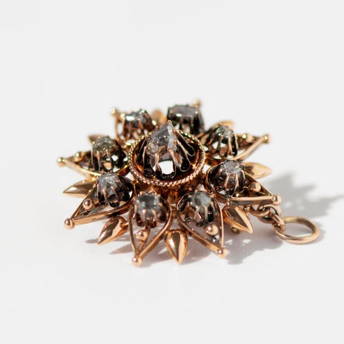 Broche Broche édouardienne étoile-fleur en or jaune et diamants 58 Facettes HJ062666